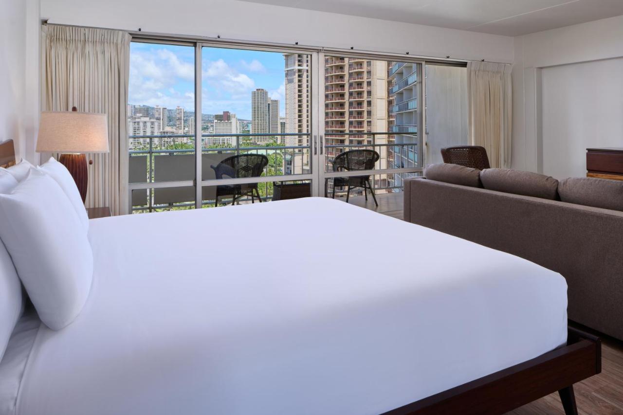 King Room with Mountain View at Ilikai Lite