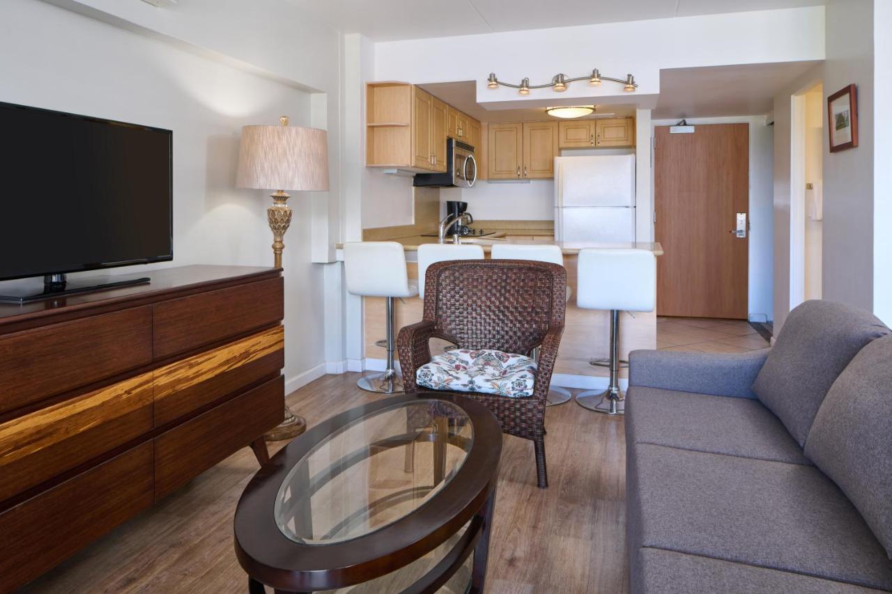 King Room with Mountain View at Ilikai Lite