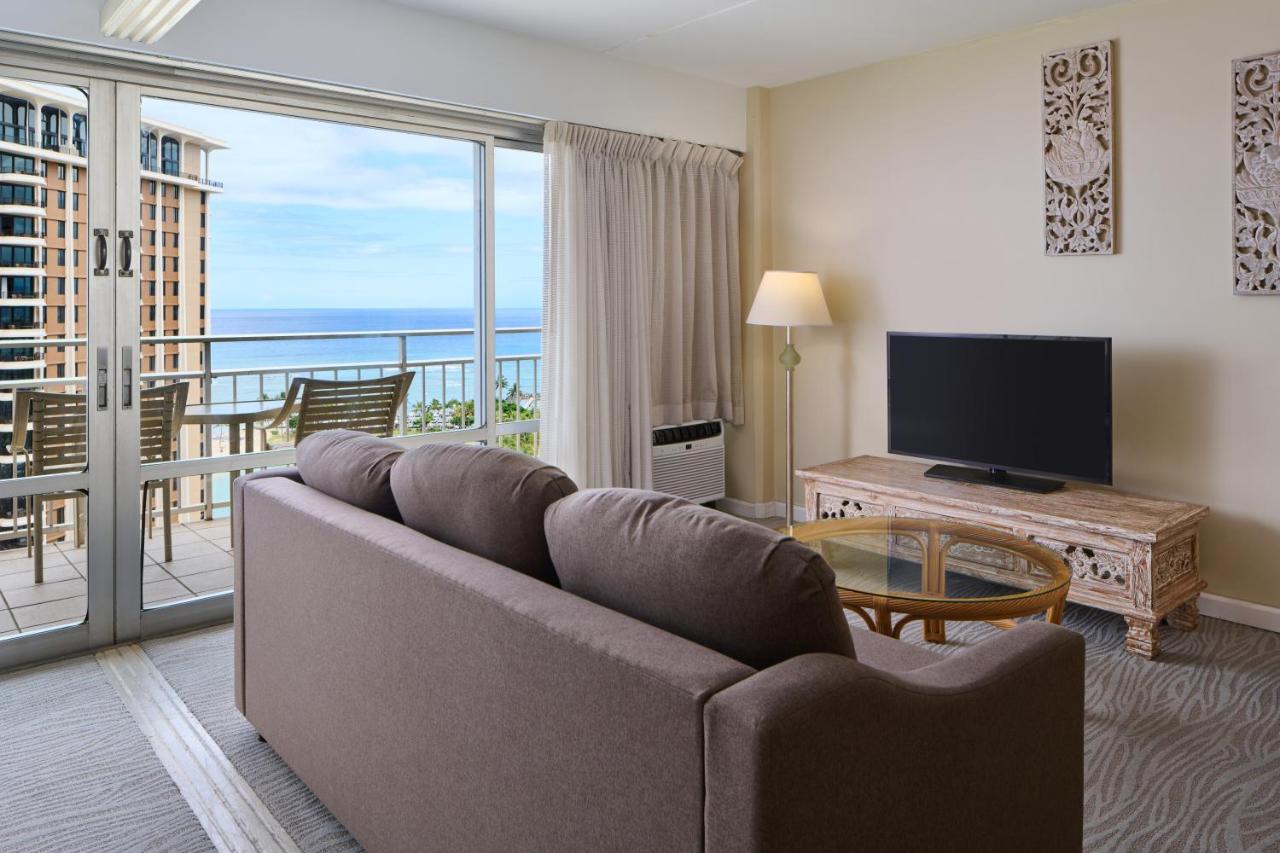 King Room with Ocean View at Ilikai Lite