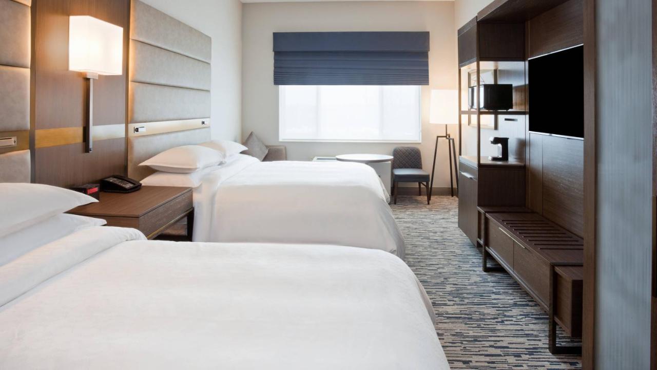 | Sheraton St. Paul Woodbury Hotel