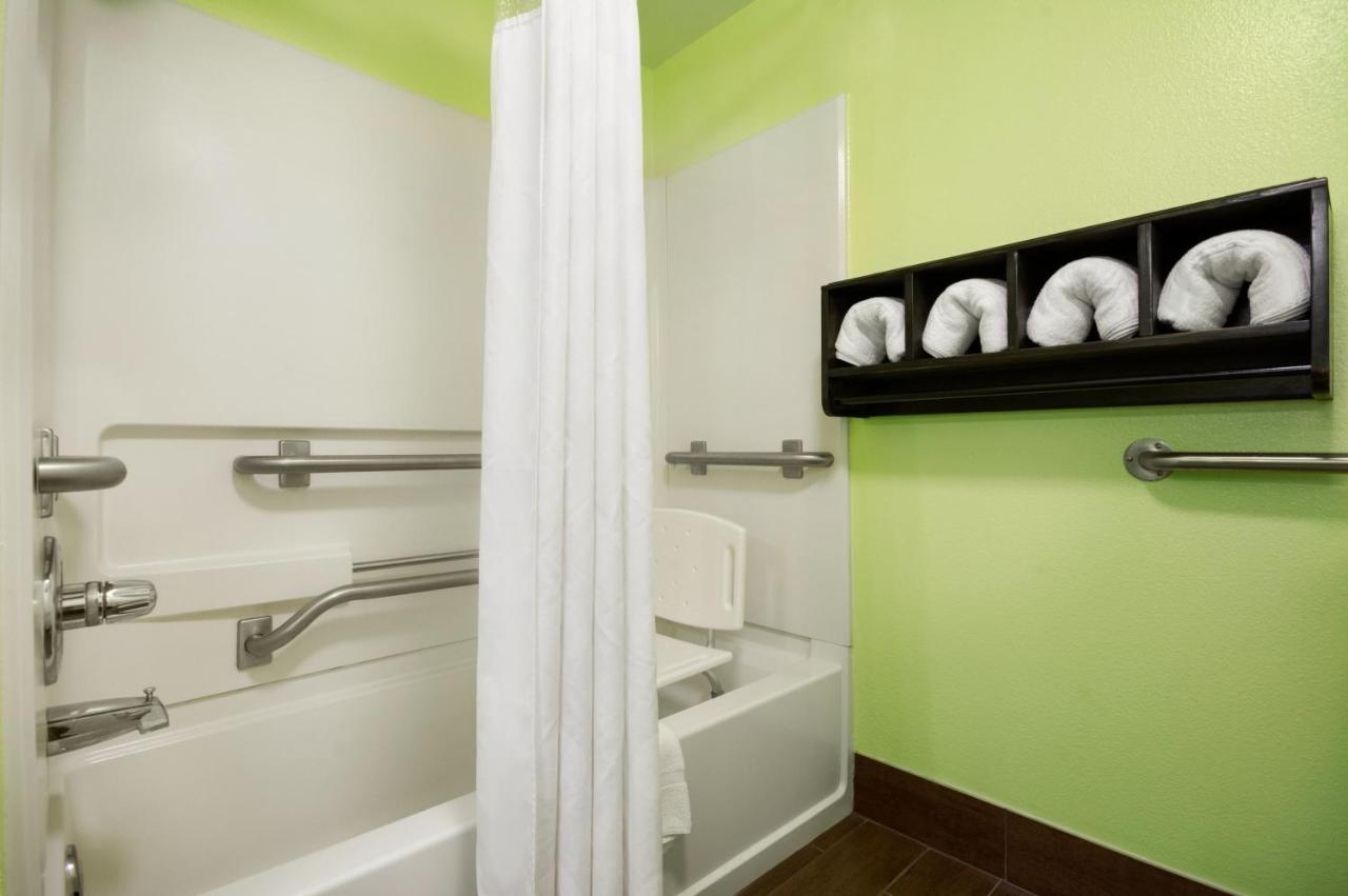 King Room - Disability Access/Non-Smoking at Days Inn by Wyndham Acworth
