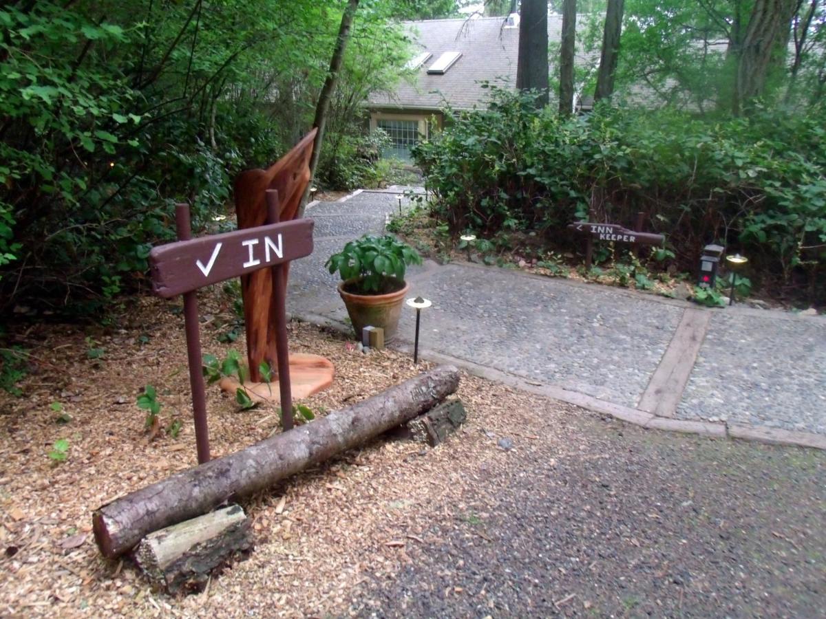 | Inn to the Woods