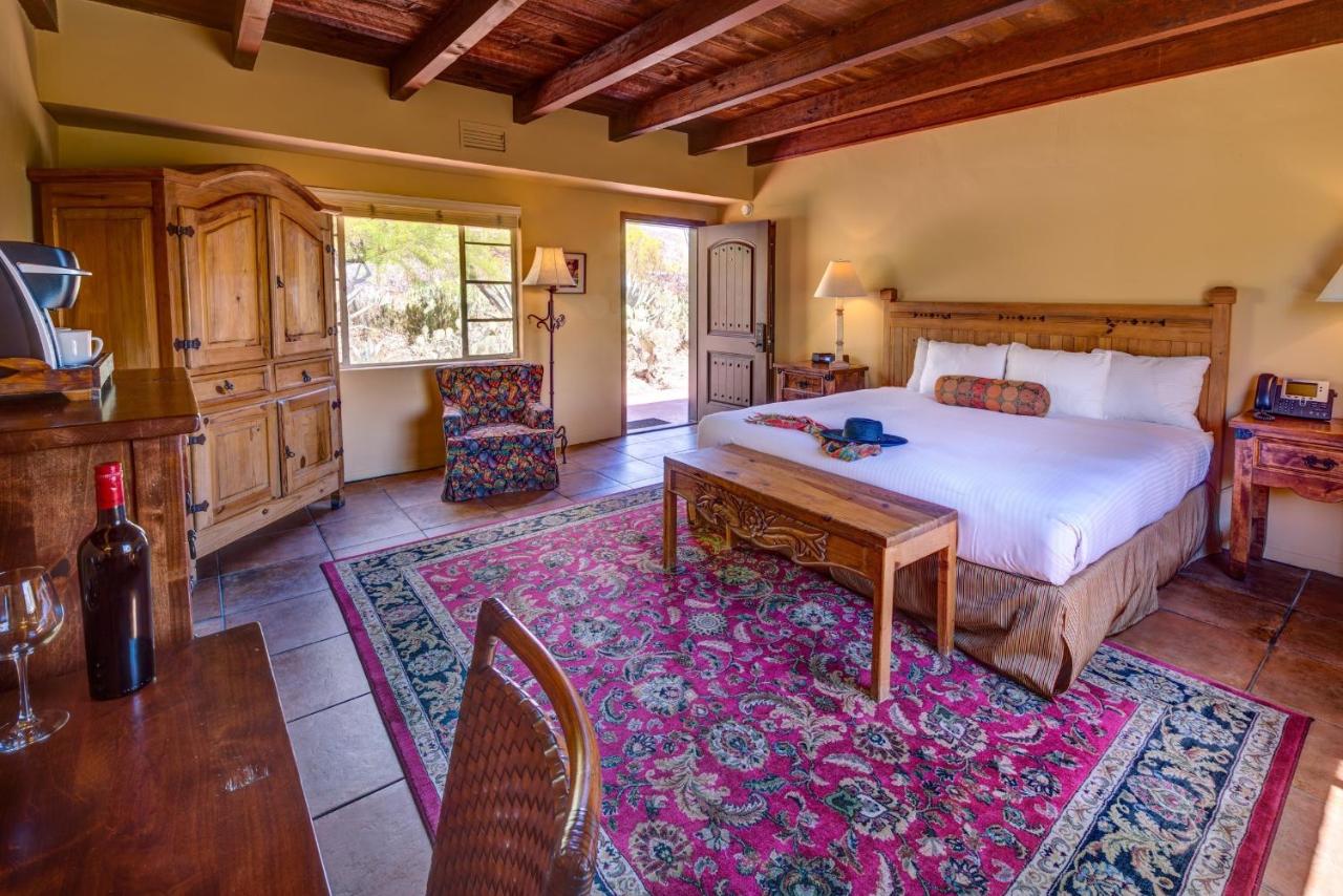 Hacienda 1 King at Hacienda Del Sol Guest Ranch Resort
