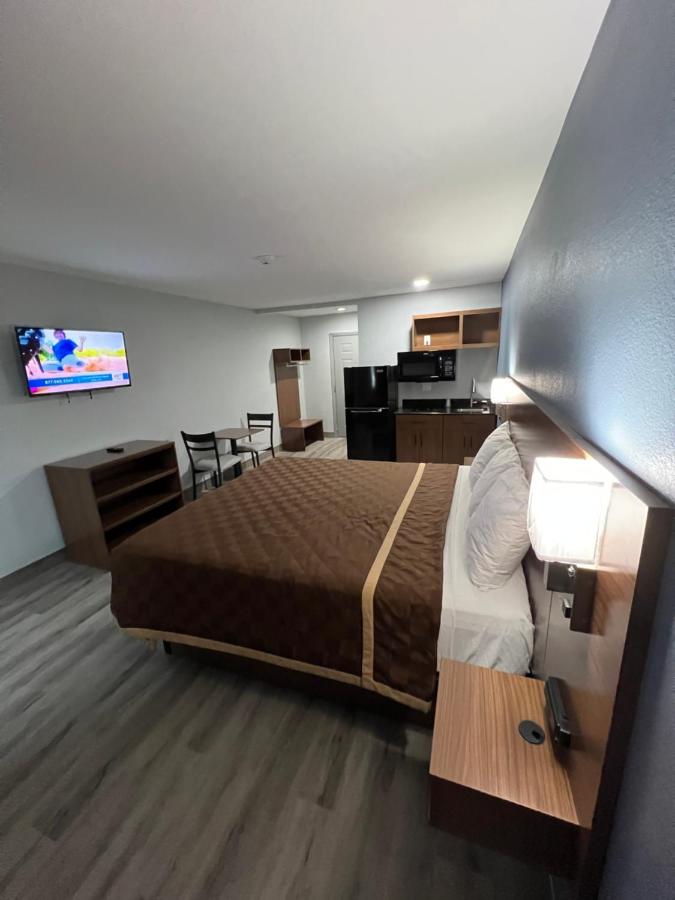 | Relax Inn Channelview