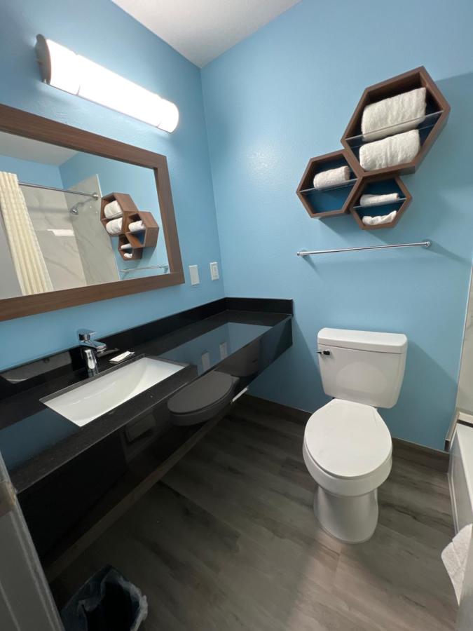 | Relax Inn Channelview