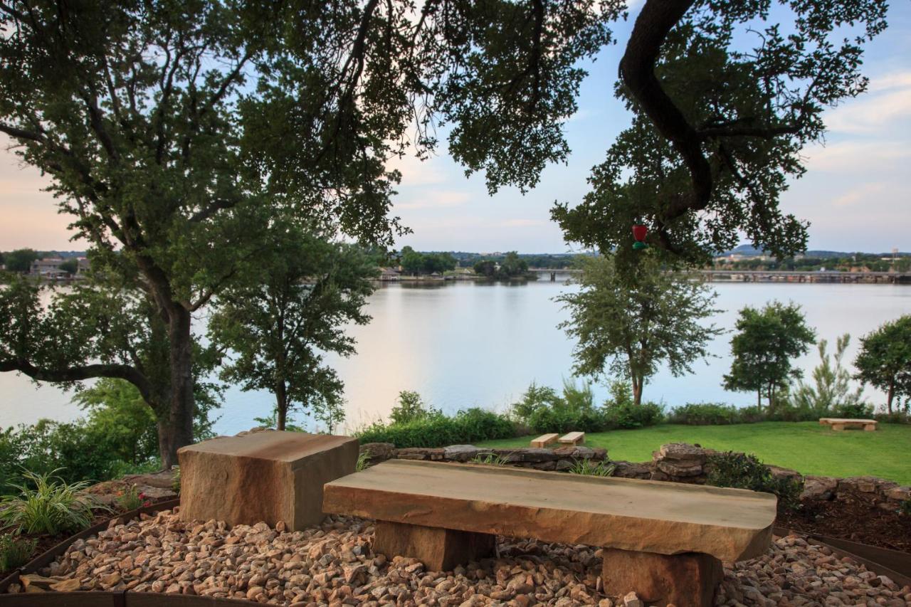 | Inn on Lake Granbury