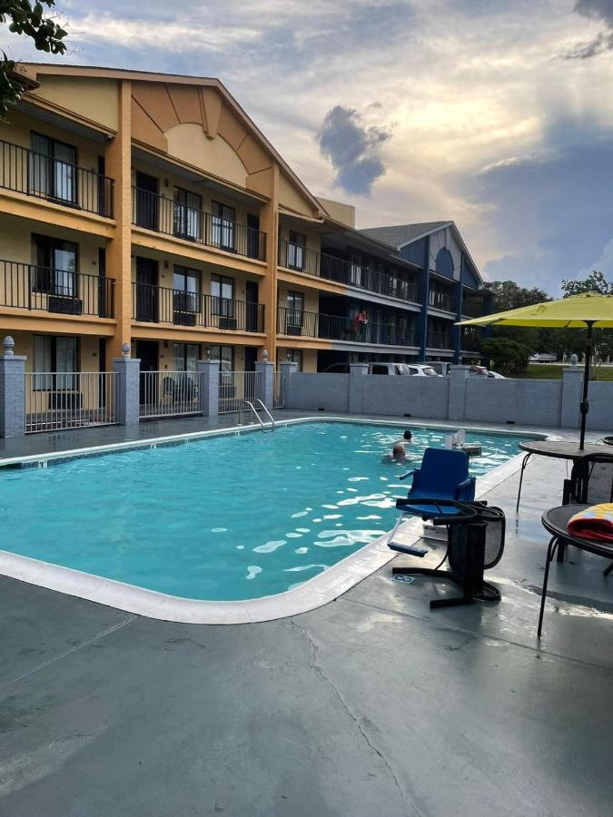 | Days Inn & Suites Mobile