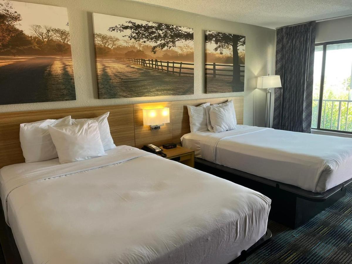 | Days Inn & Suites Mobile