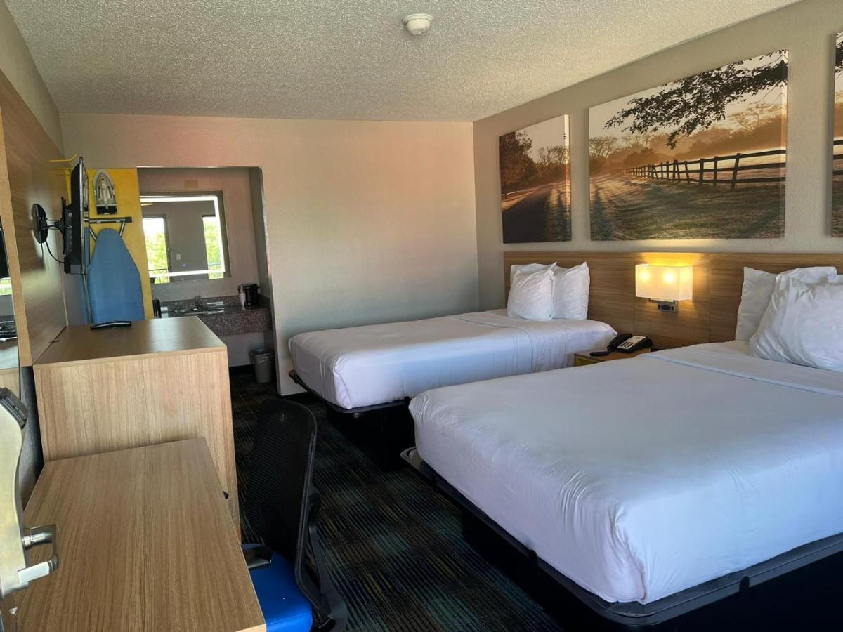 | Days Inn & Suites Mobile