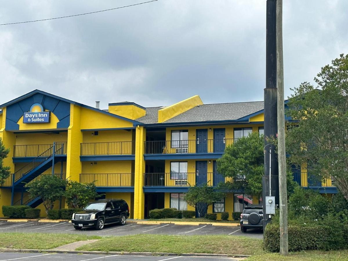 | Days Inn & Suites Mobile