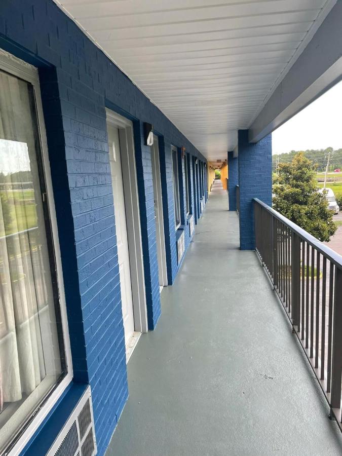| Days Inn & Suites Mobile