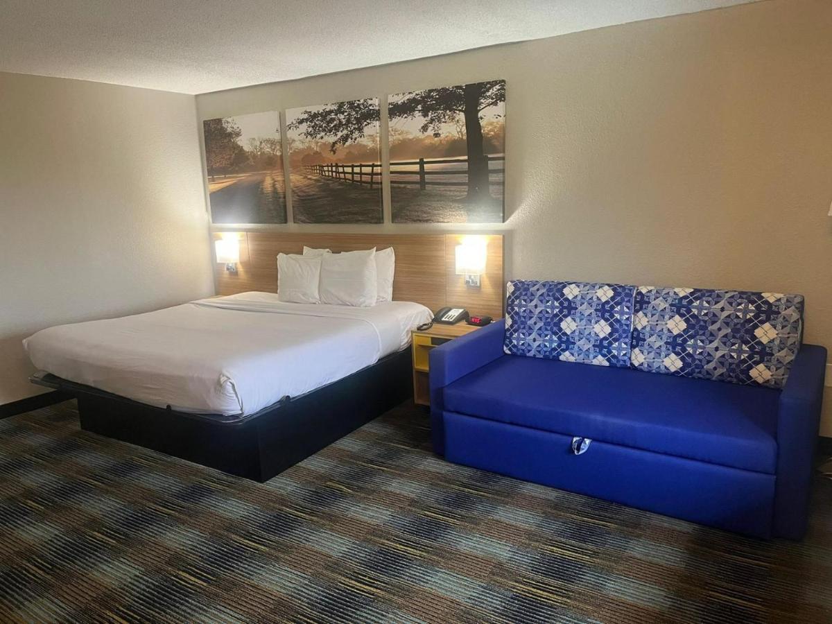 | Days Inn & Suites Mobile