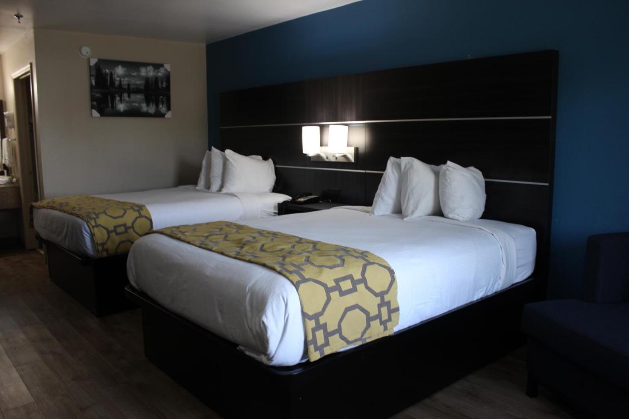 Queen Room with Two Queen Beds - Non-Smoking at Baymont by Wyndham Manning