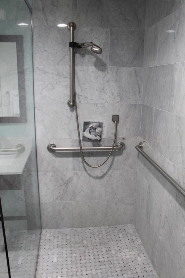 Queen Room - Disability Access at Capri Laguna on the Beach
