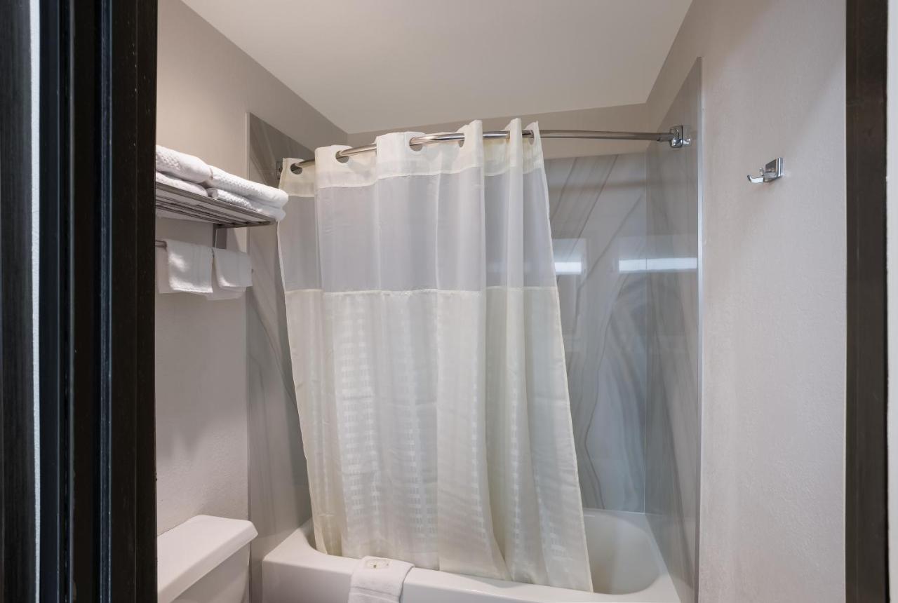 | Hill Country Inn and Suites