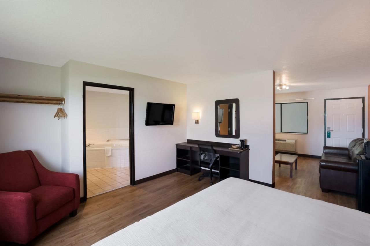  | Hill Country Inn and Suites