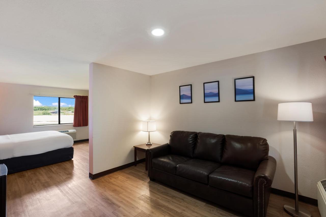  | Hill Country Inn and Suites