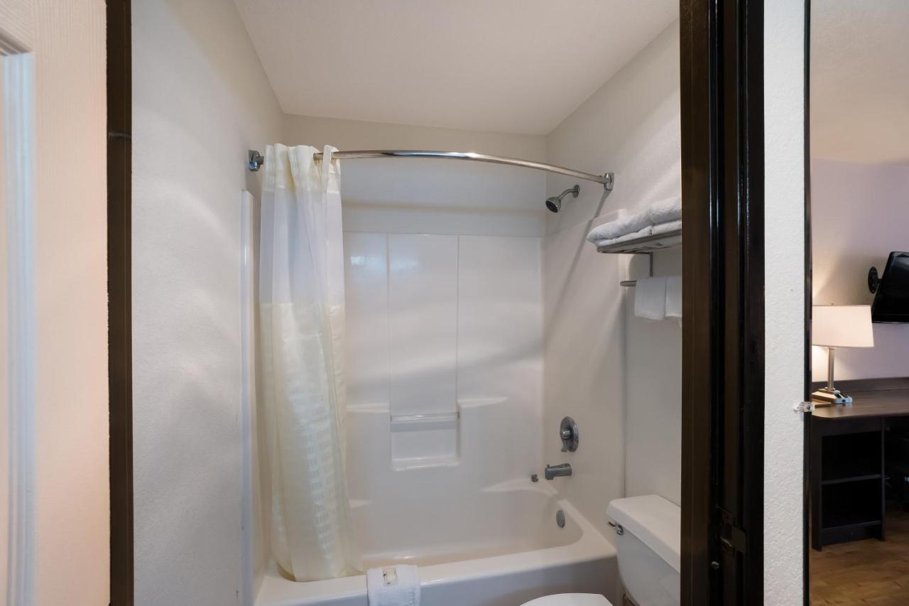  | Hill Country Inn and Suites