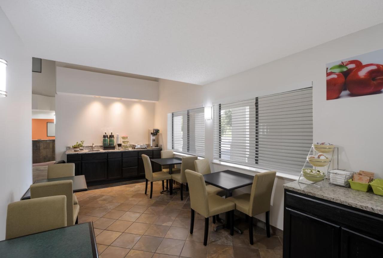  | Hill Country Inn and Suites