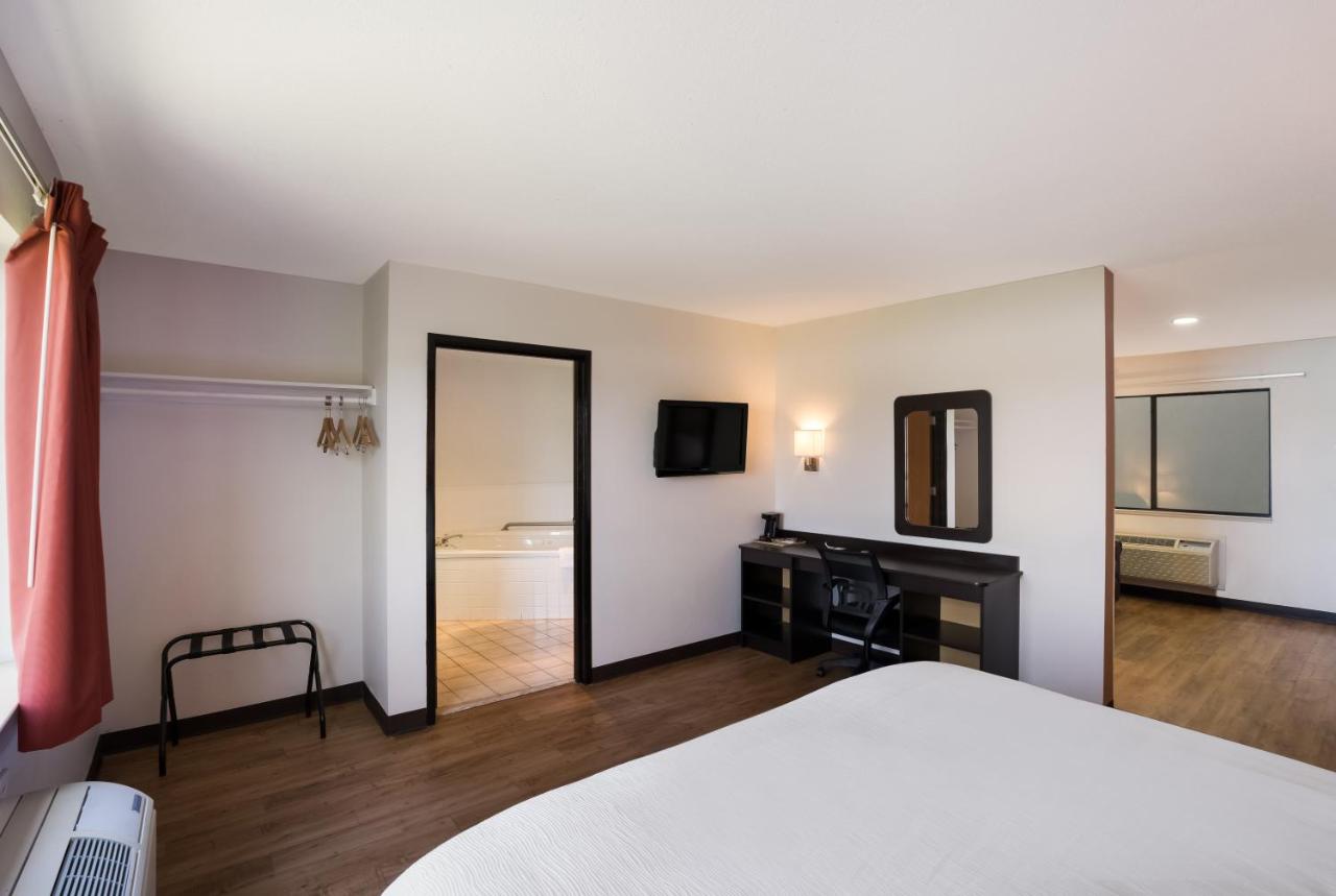  | Hill Country Inn and Suites