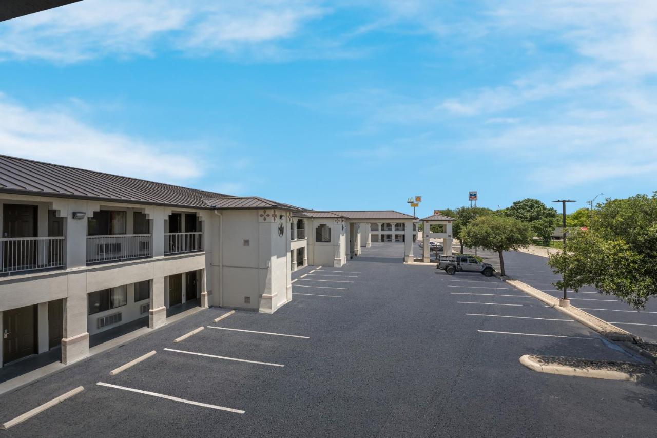  | Hill Country Inn and Suites