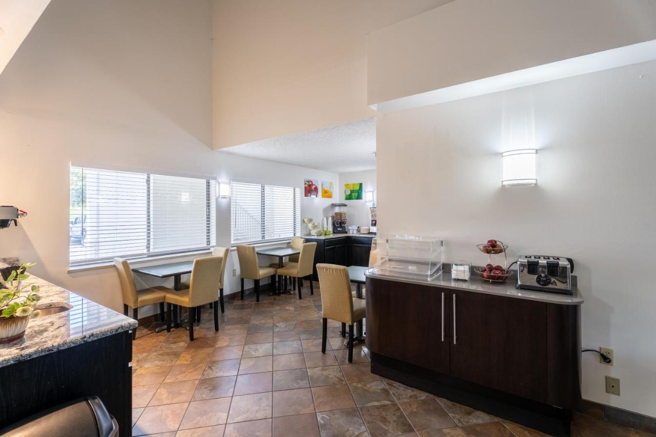  | Hill Country Inn and Suites