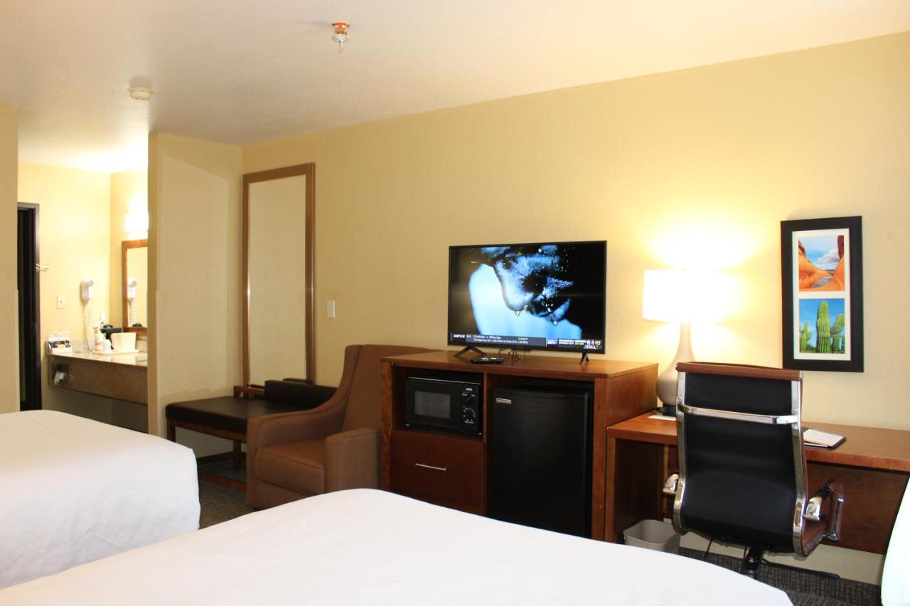 Double Room with Two Double Beds - Non-Smoking at Comfort Inn Green Valley I-19