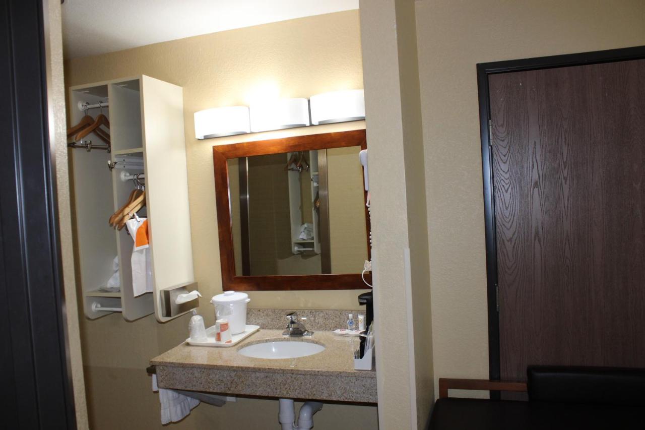 King Room - Accessible/Non-Smoking at Comfort Inn Green Valley I-19