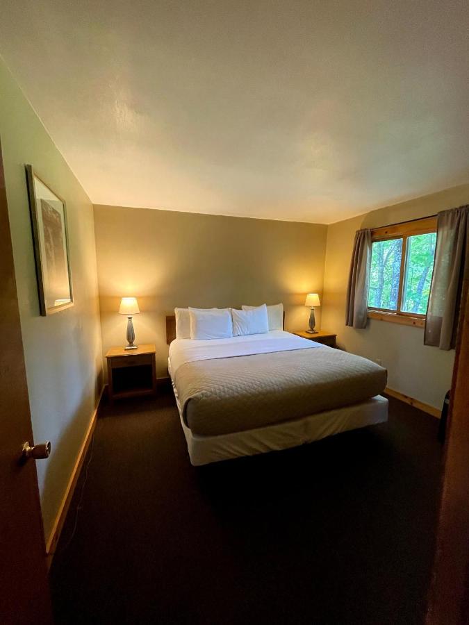 | Hanging Horn Lakeside Resort