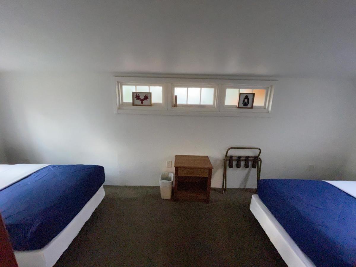 | Hanging Horn Lakeside Resort