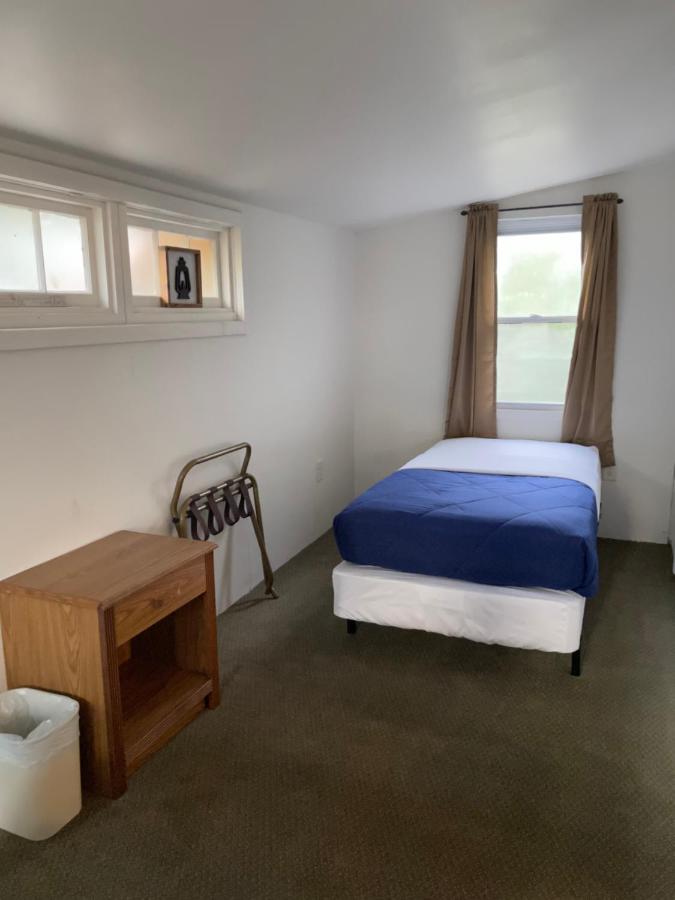 | Hanging Horn Lakeside Resort