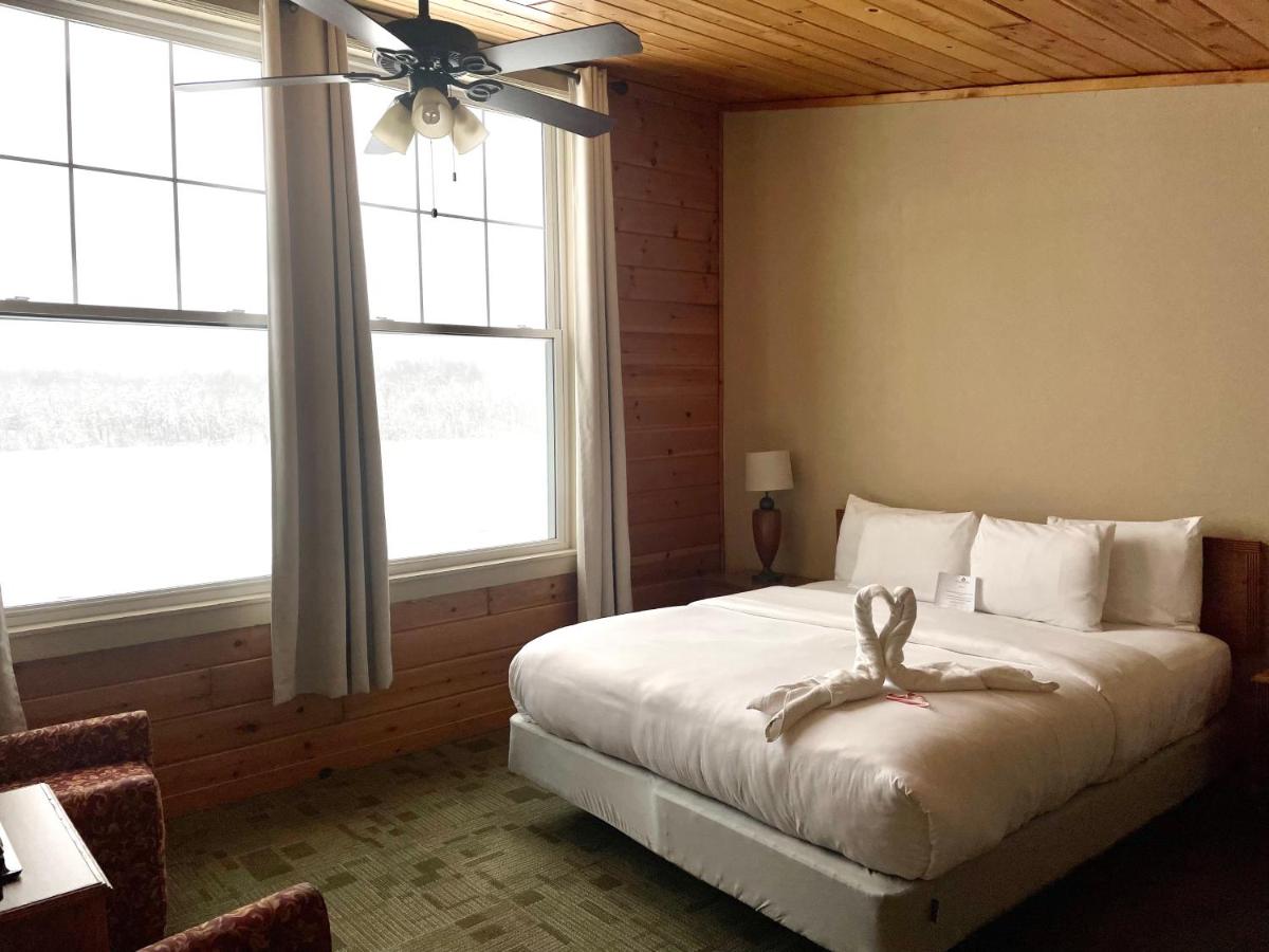 | Hanging Horn Lakeside Resort