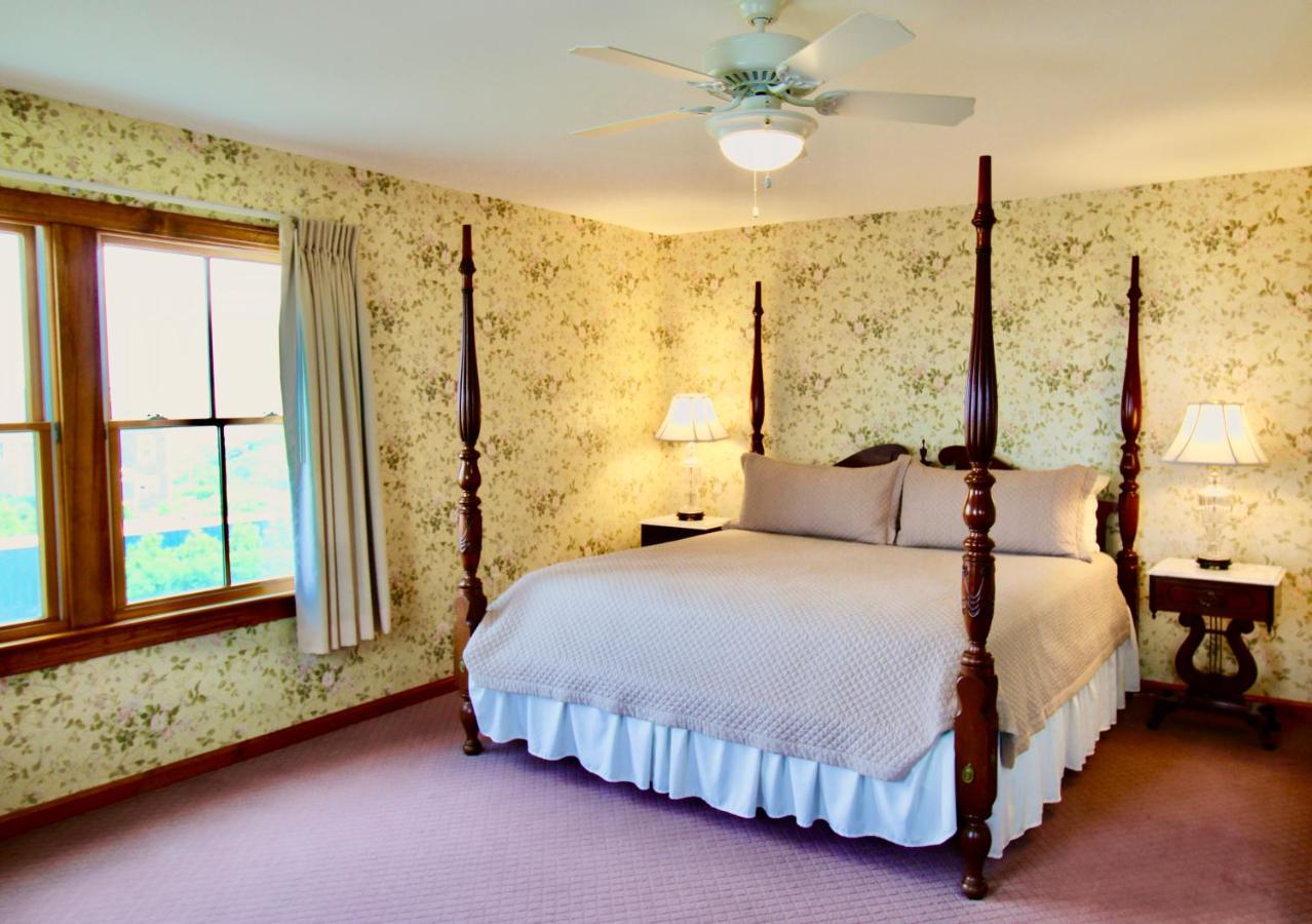| Rose Farm Inn