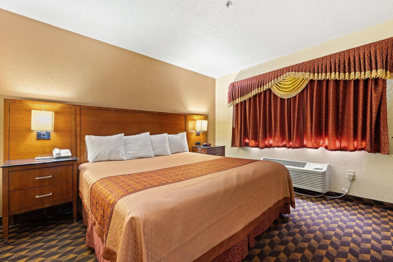 | Geneva Motel Inn