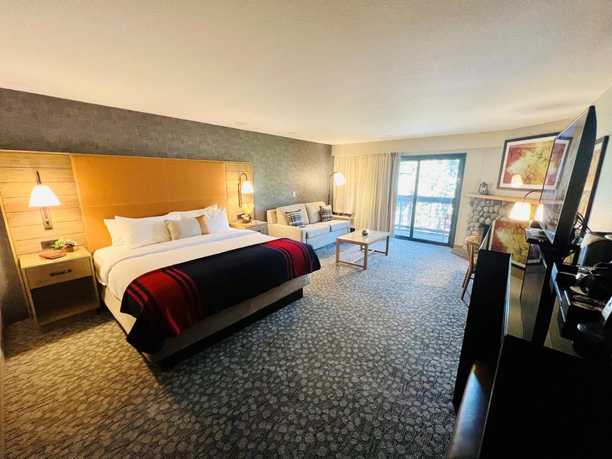 Premium Quadruple Room at Riverhouse Lodge