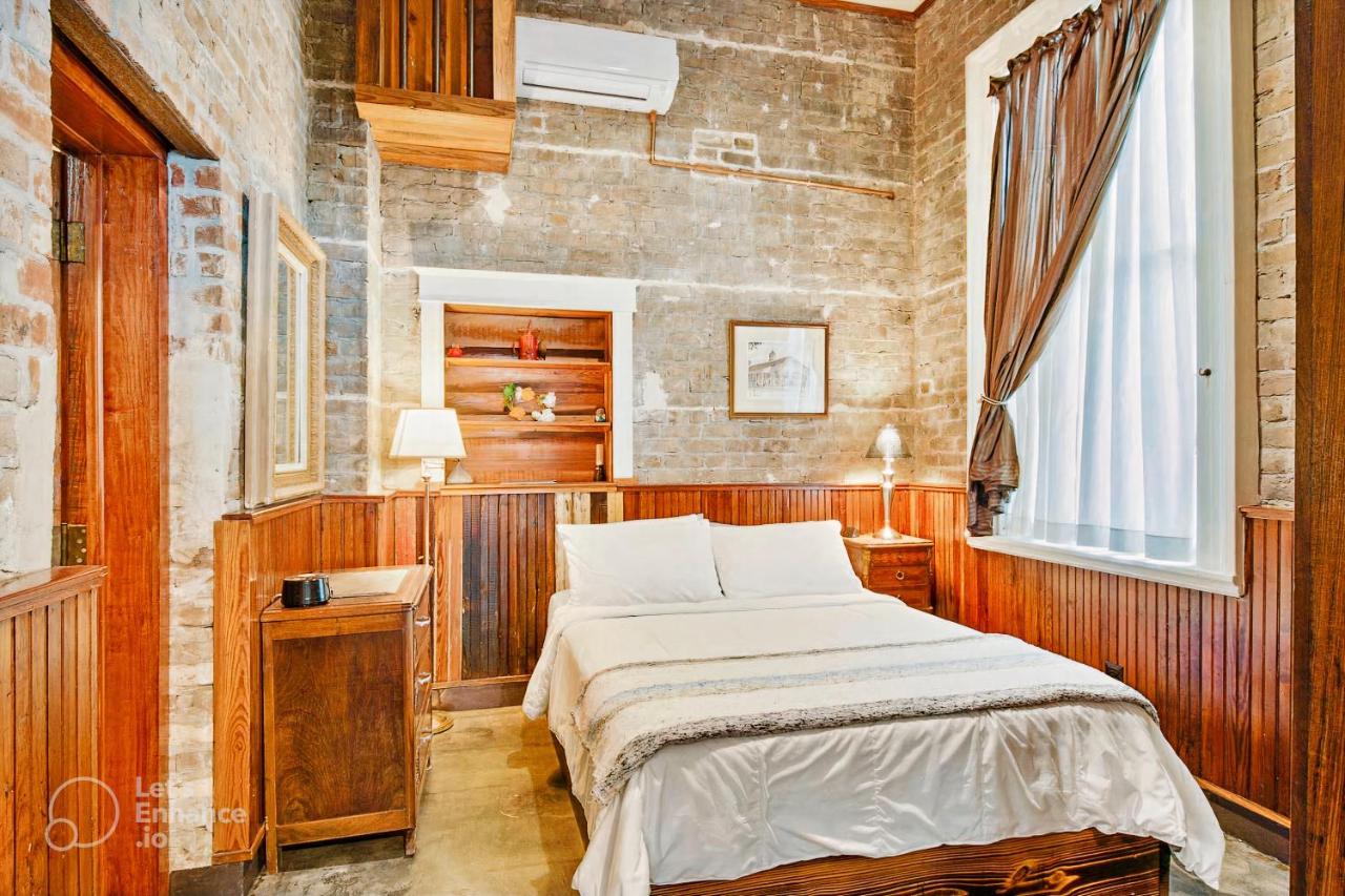 | Inn at the Old Jail