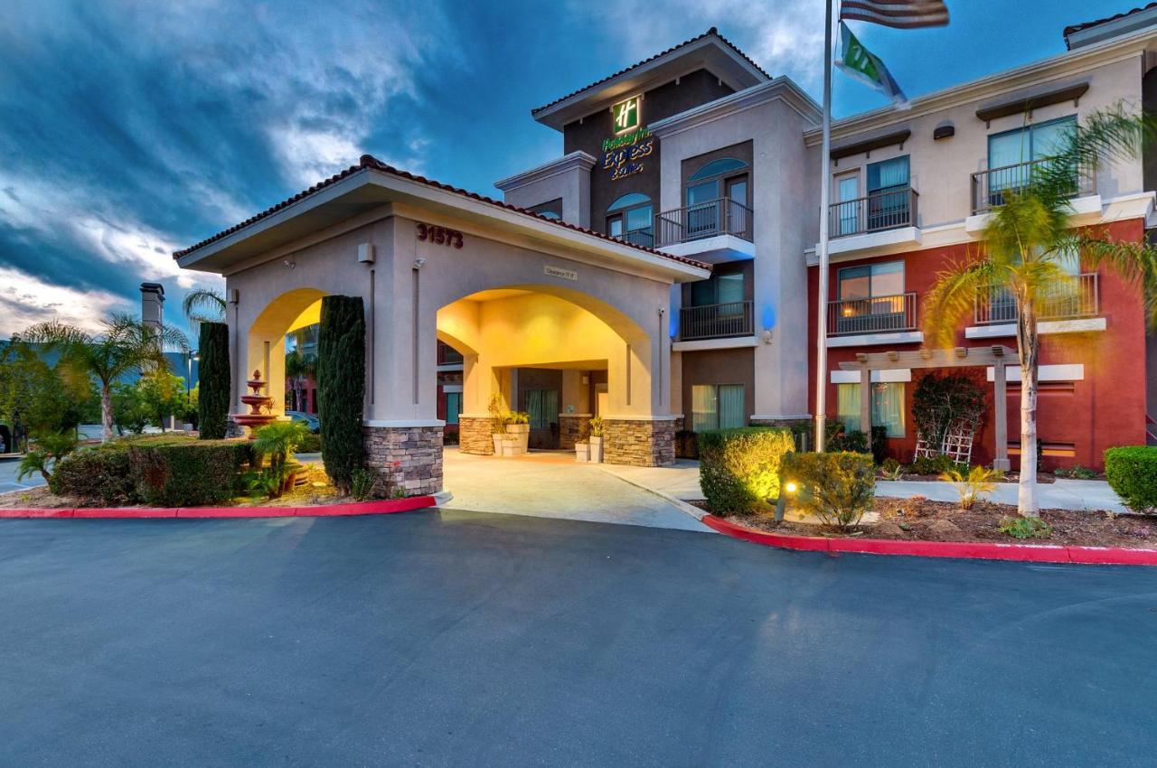 | Holiday Inn Express & Suites, Lake Elsinore, an IHG Hotel