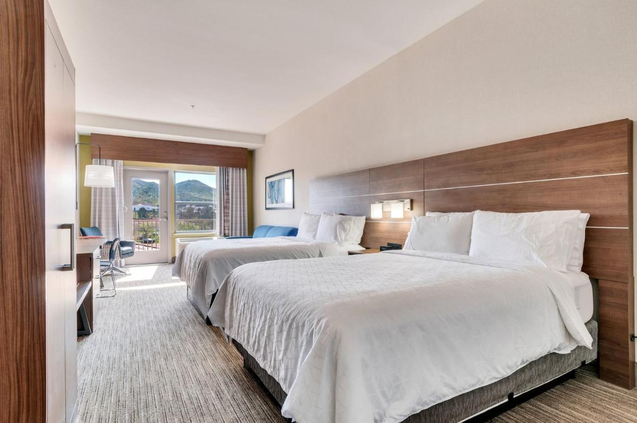 | Holiday Inn Express & Suites, Lake Elsinore, an IHG Hotel
