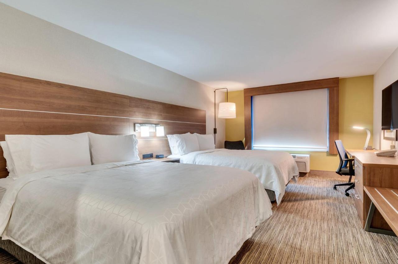 | Holiday Inn Express & Suites, Lake Elsinore, an IHG Hotel