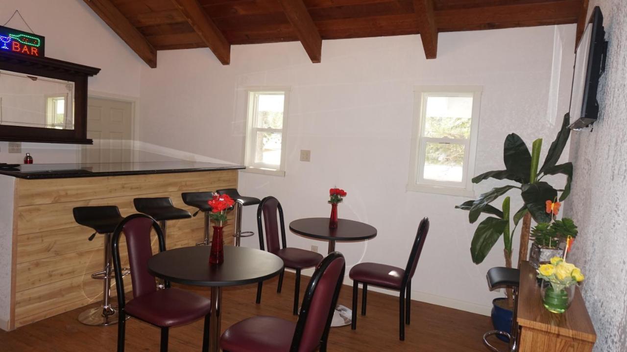 | Eagle Crater Lake Inn
