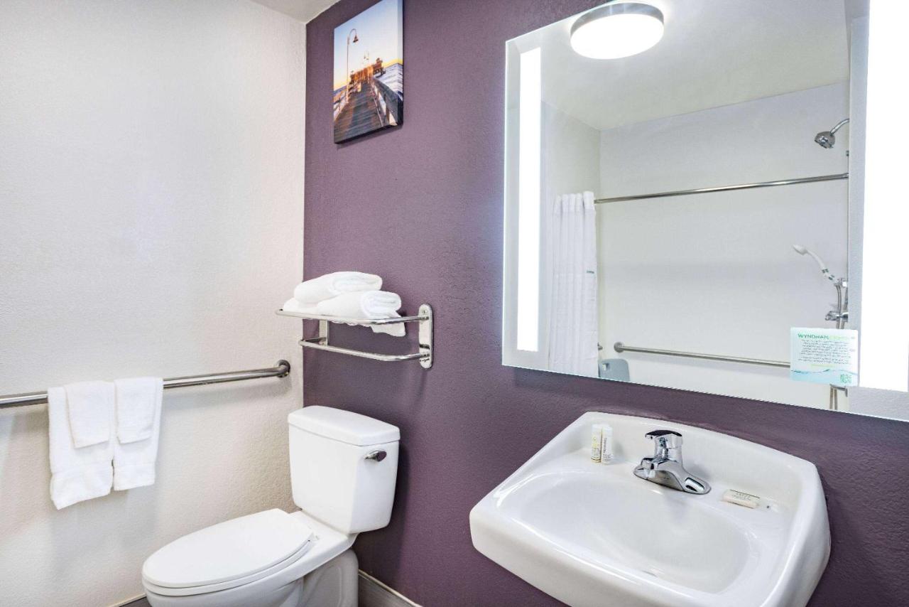 Deluxe King Room with Mobility/Hearing Impaired Access - Non-Smoking at La Quinta Inn & Suites by Wyndham Norfolk