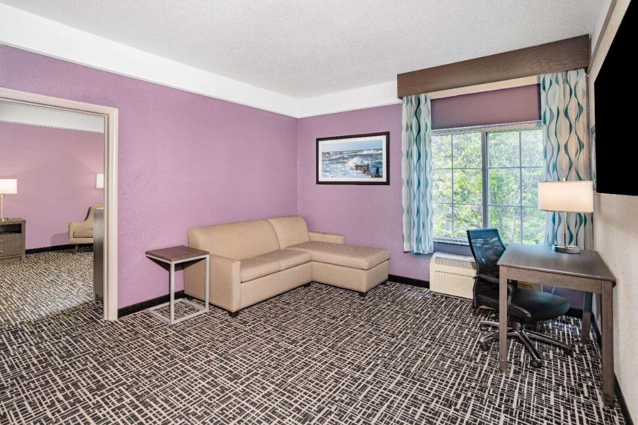 Deluxe King Suite with Mobility/Hearing Impaired Access - Non-Smoking at La Quinta Inn & Suites by Wyndham Norfolk