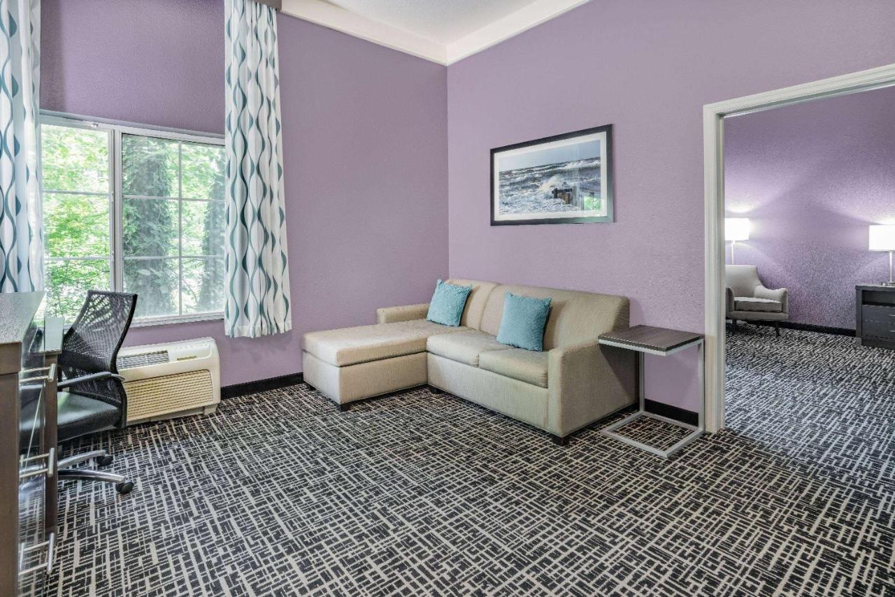 Deluxe King Suite with Mobility/Hearing Impaired Access - Non-Smoking at La Quinta Inn & Suites by Wyndham Norfolk