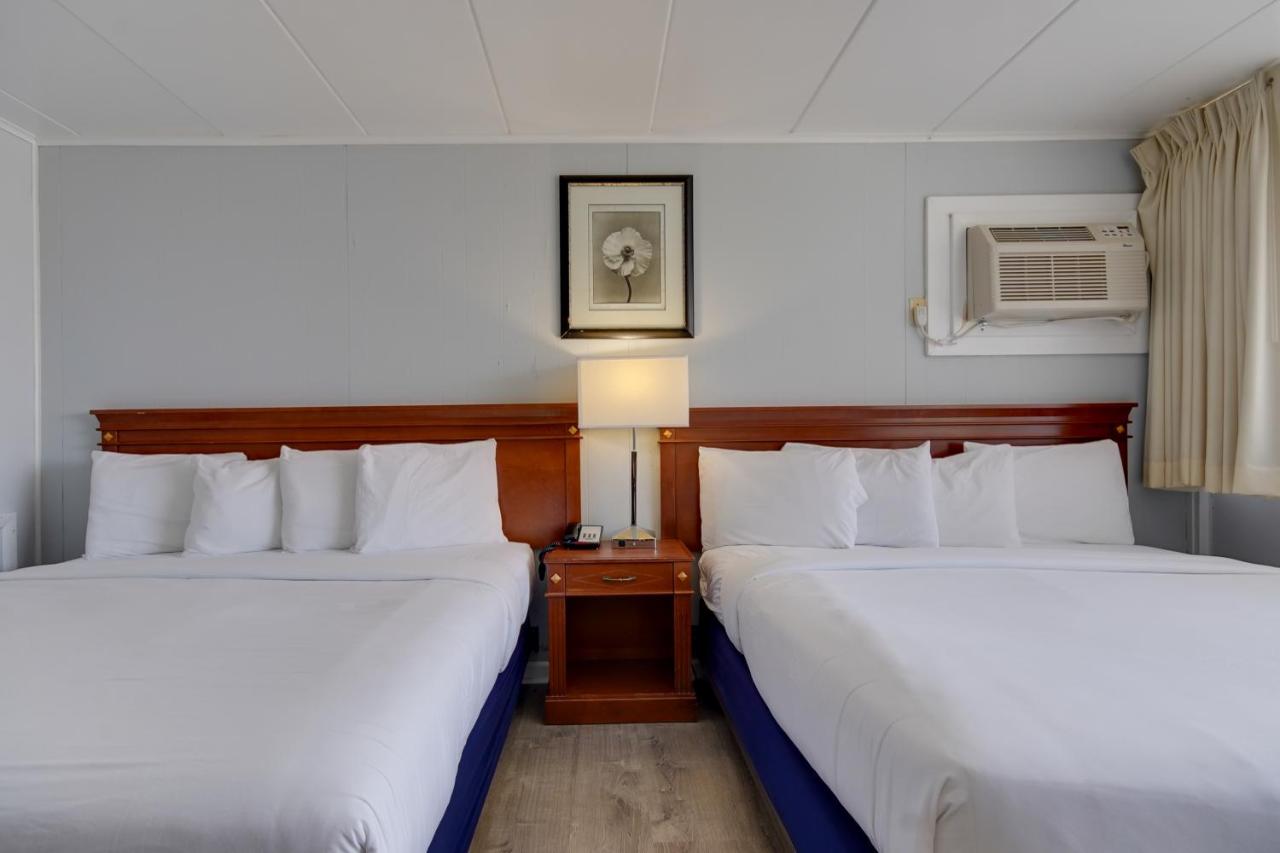 Double Room with Two Double Bed at Rideau Oceanfront Motel