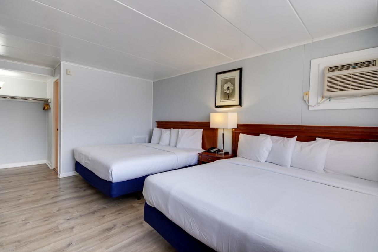 Double Room with Two Double Bed at Rideau Oceanfront Motel