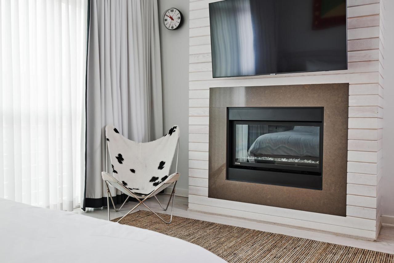 Standard King Room at Bungalow Hotel