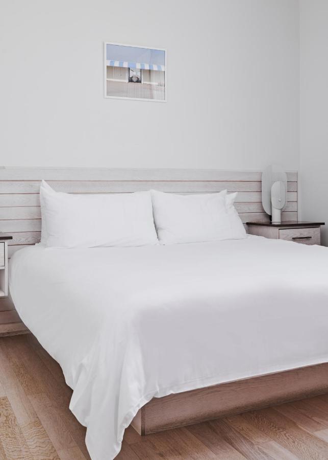 Deluxe Two-Bedroom Suite at Bungalow Hotel