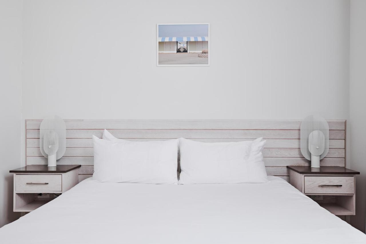 Deluxe Two-Bedroom Suite at Bungalow Hotel