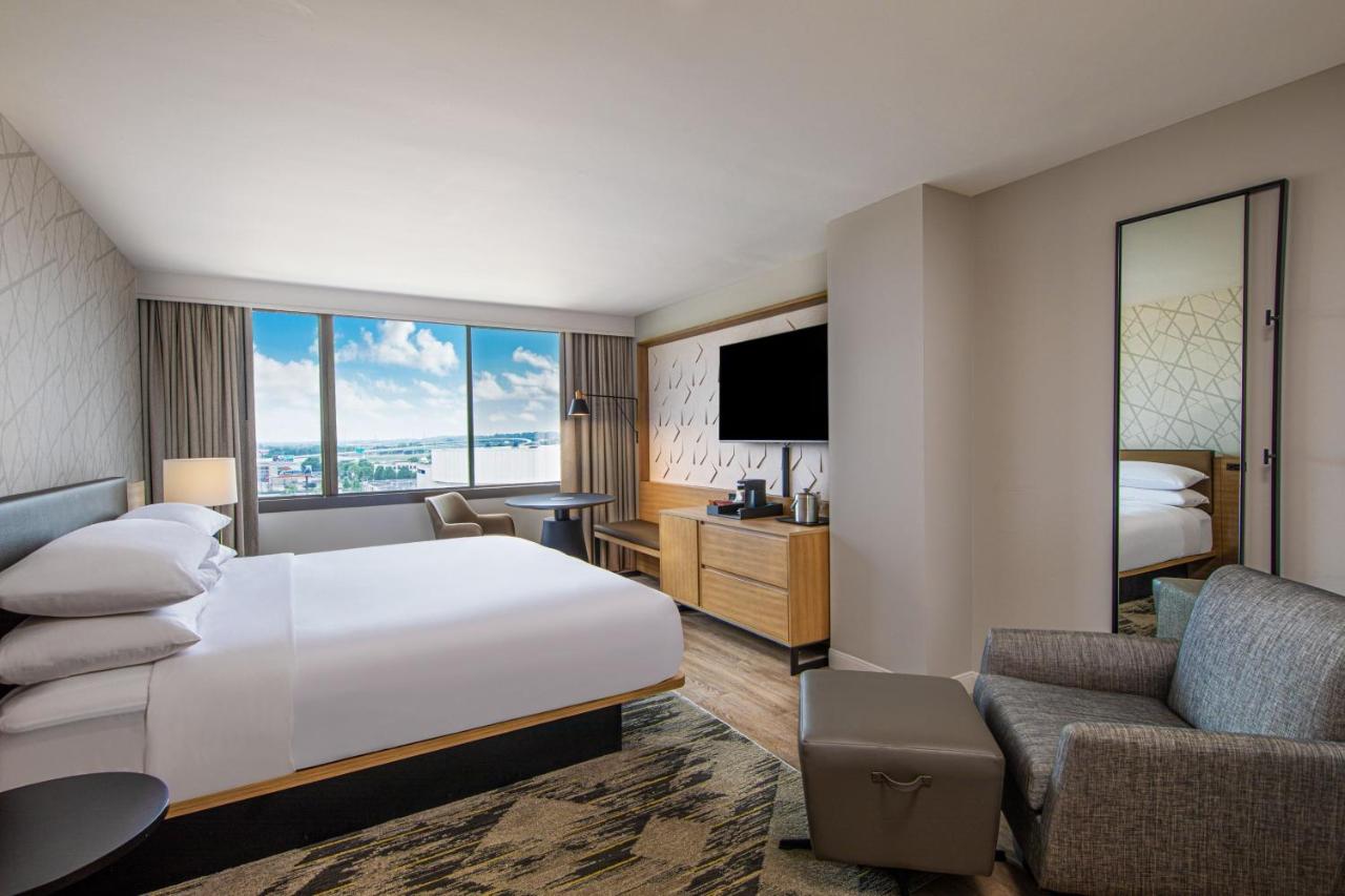 Guest Room, 1 King at Sheraton Birmingham Hotel