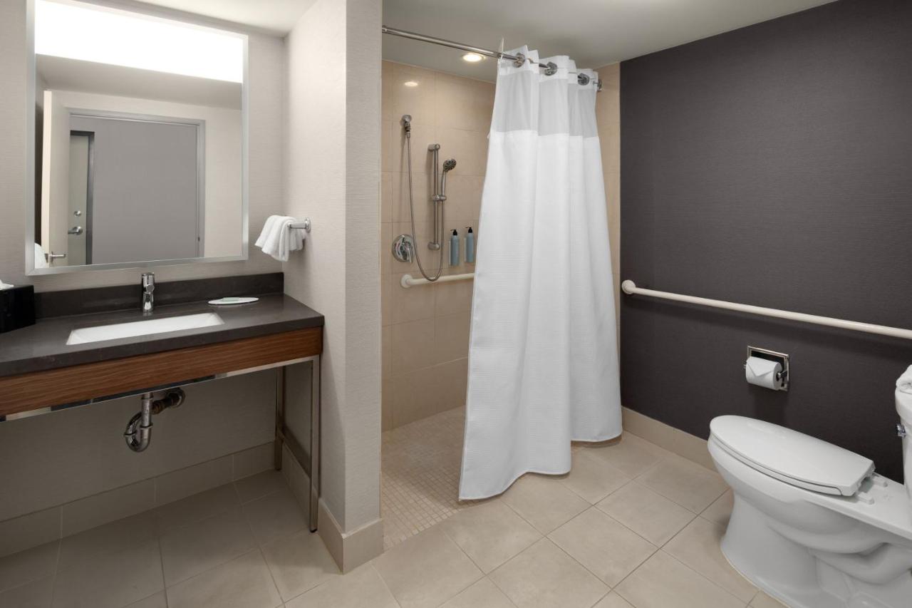 Standard Queen Room with Two Queen Beds at Courtyard by Marriott Seattle Bellevue/Downtown